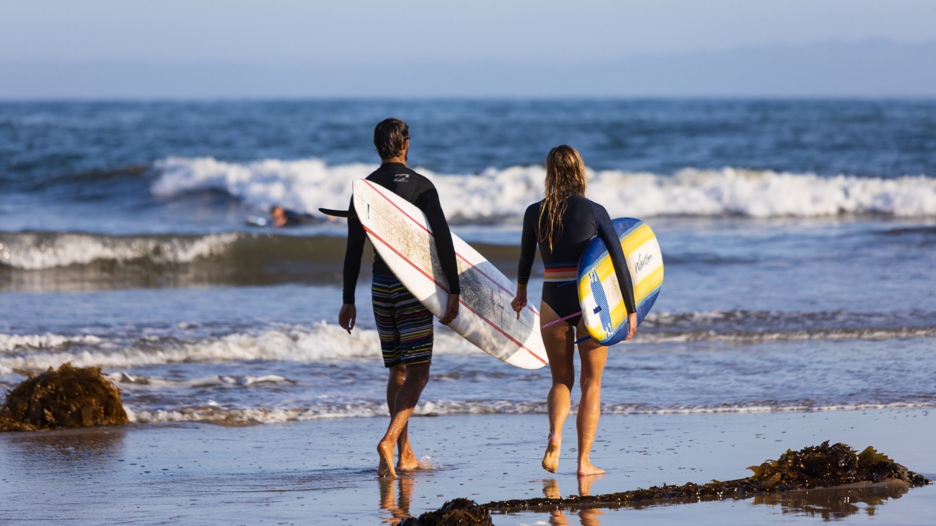 mid-length-surfboard