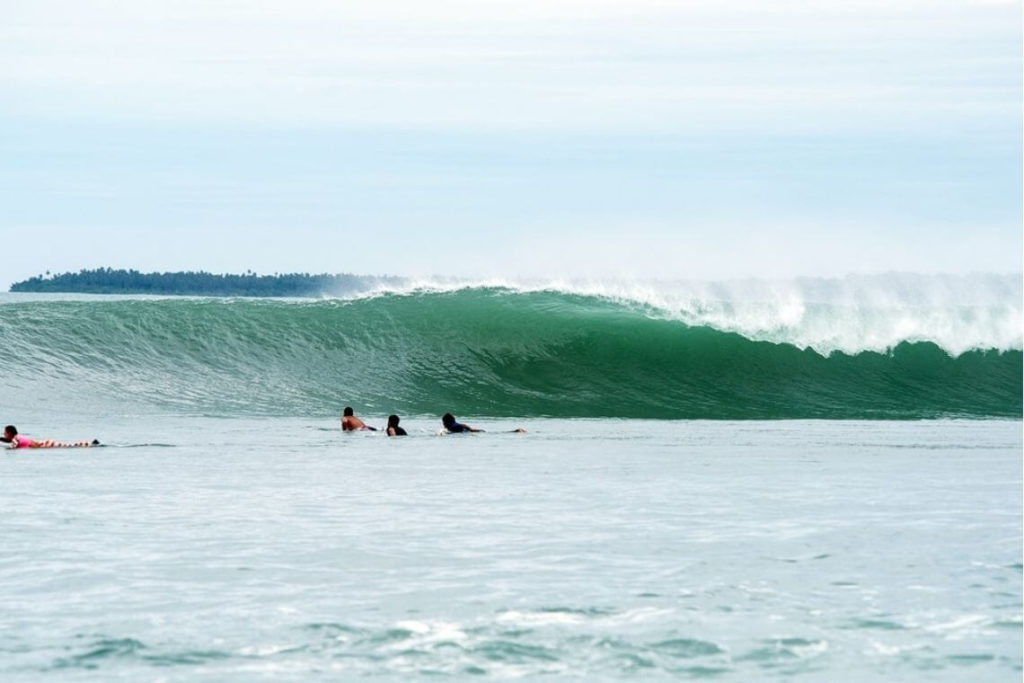 sirombu-surf-nias