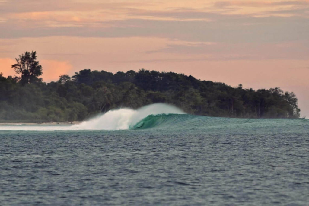 suicides-surf-spot-mentawais