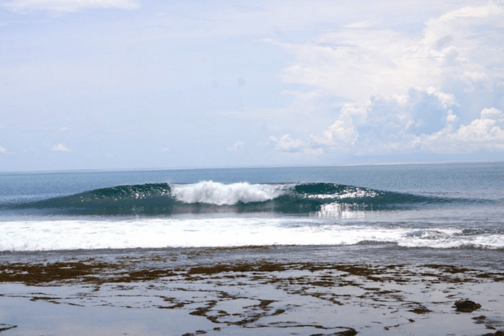 Dipi-8-Frame-surf-spot-Nias